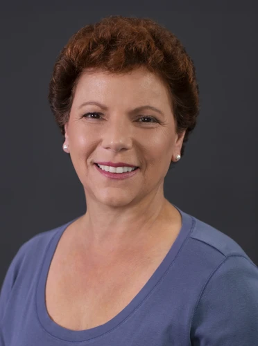 Chiropractor Norwich CT Lynn Carnaroli
